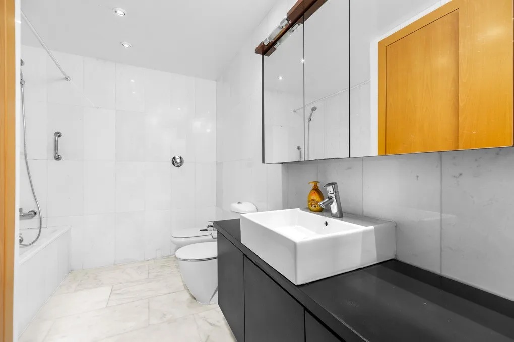 Stor lägenhet i första raden med havsutsikt och parkeringsplats-7