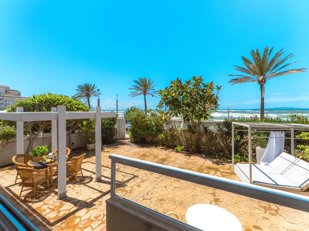 Stor lägenhet i första raden med havsutsikt och parkeringsplats-14