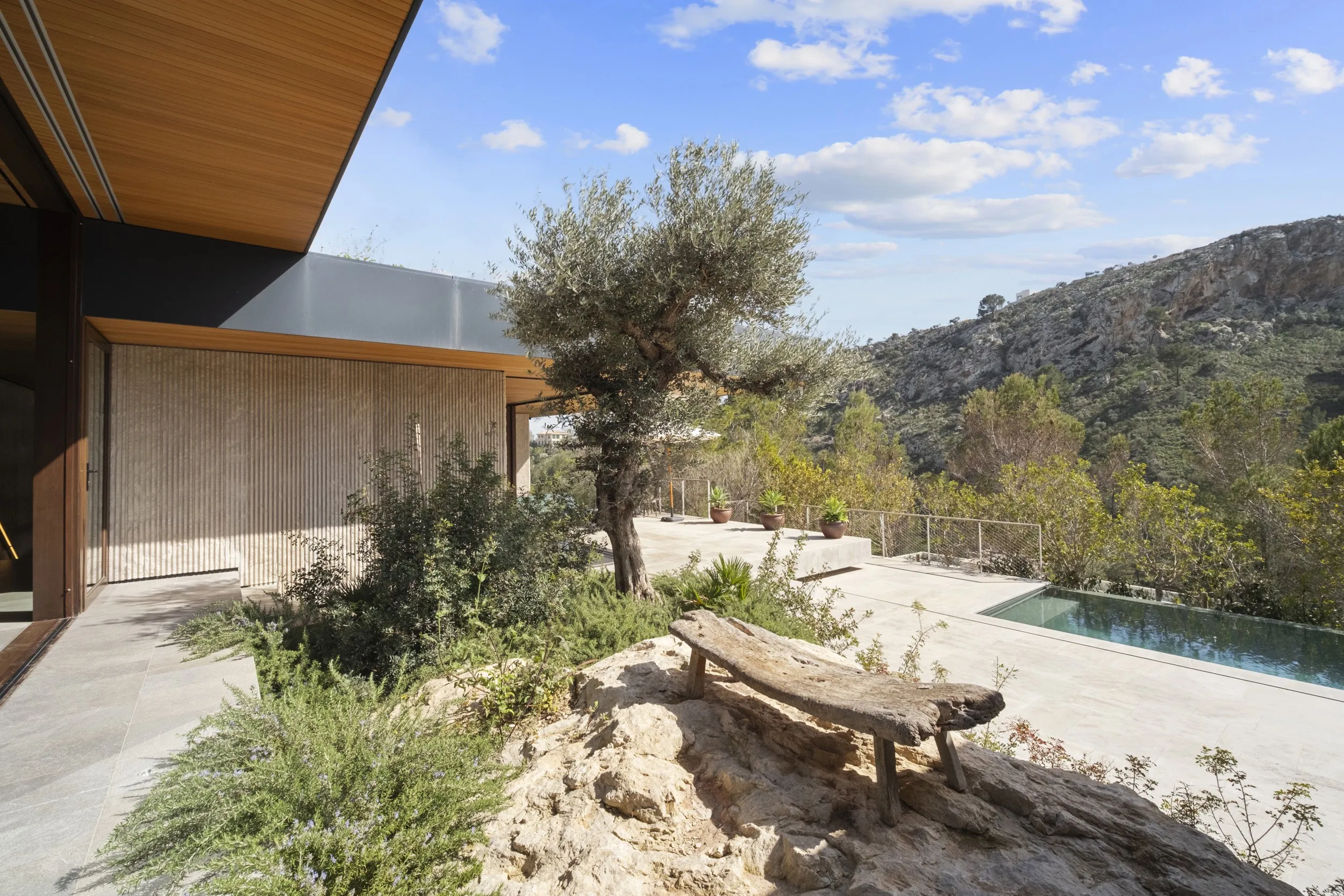 Villa aislada rodeada por la naturaleza en Son Vida-7