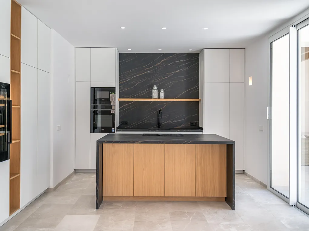 Maison de ville inondée de lumière et de charme-3