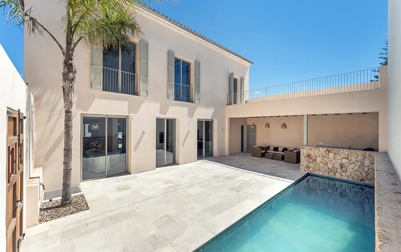 Lekko zalana kamienica z urokiem