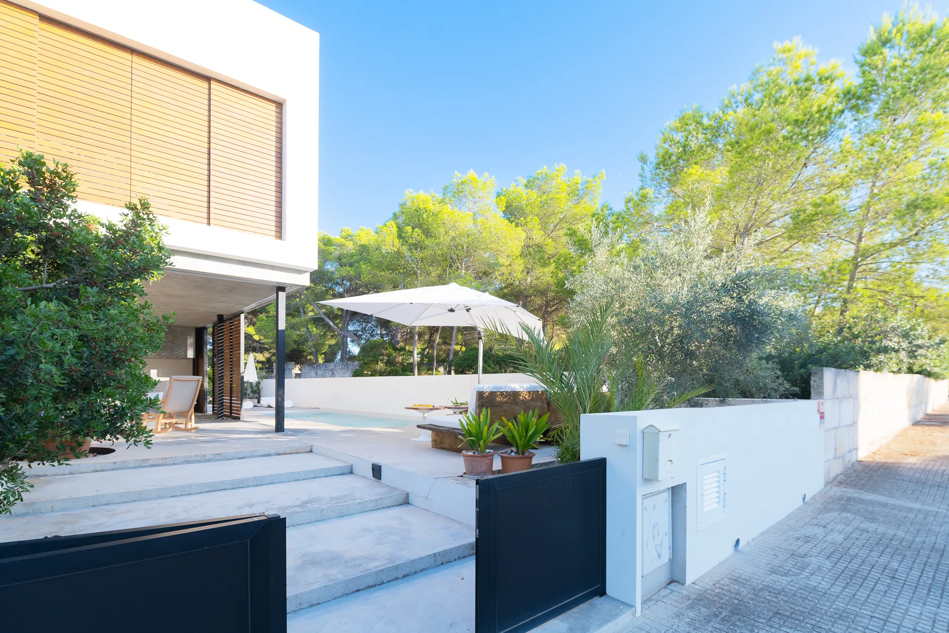 Moderne villa med saltvandspool i Son Serra de Marina-5
