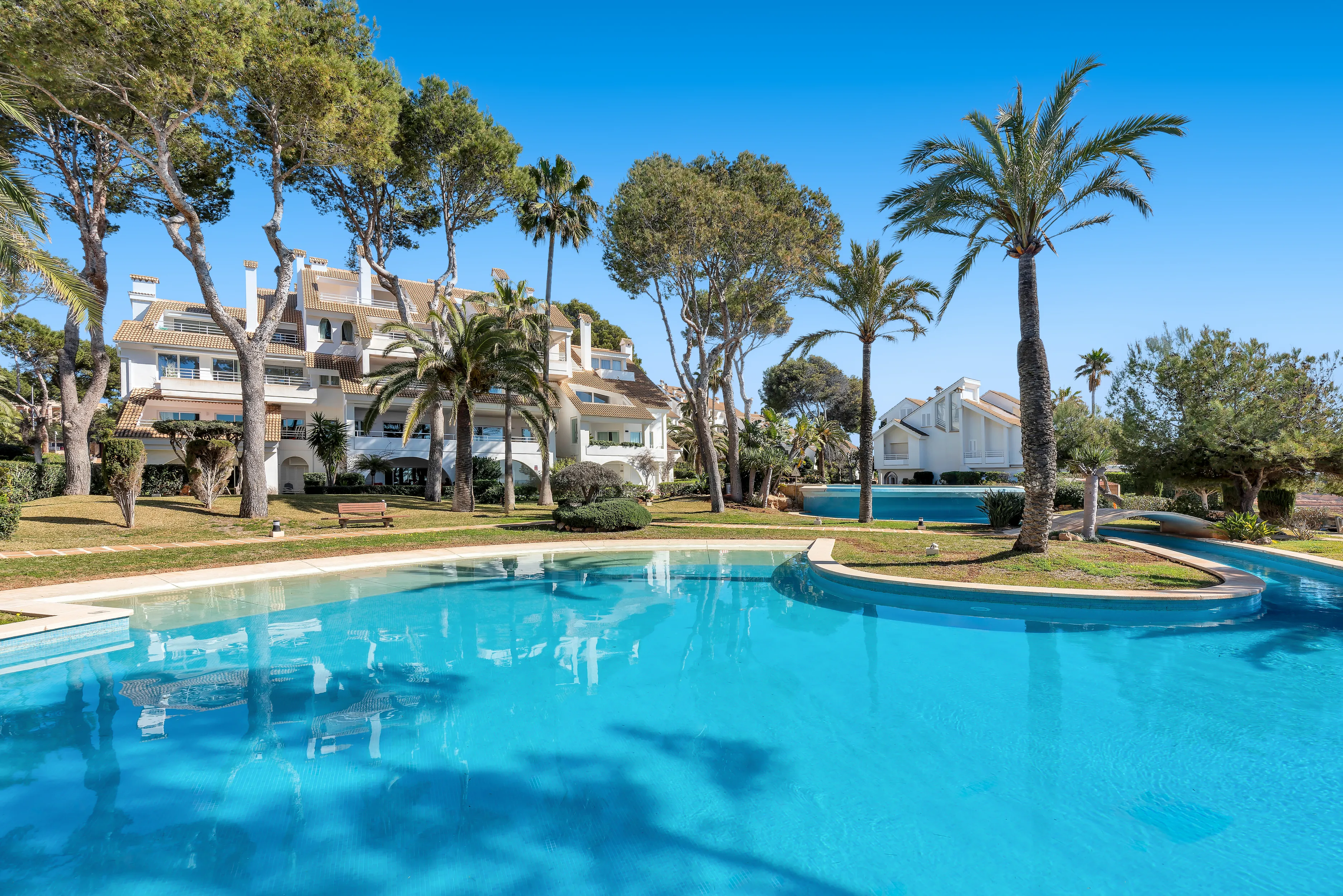 Elegante apartamento en primera línea con vistas al mar-4