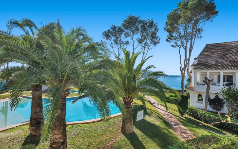 Elegant apartament en primera línia amb vista a la mar