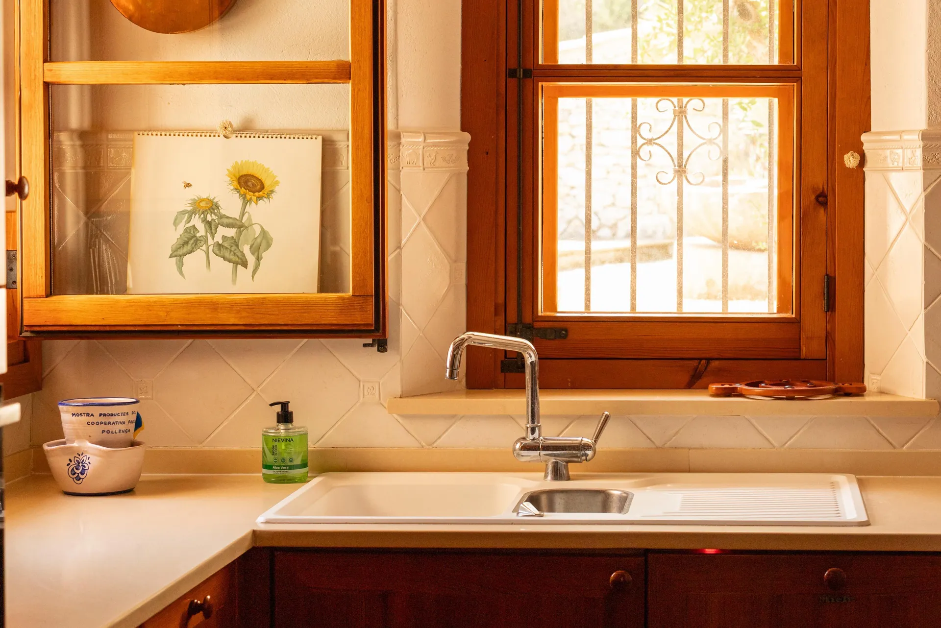 Herregård med historie og udsigt over to bugter-17