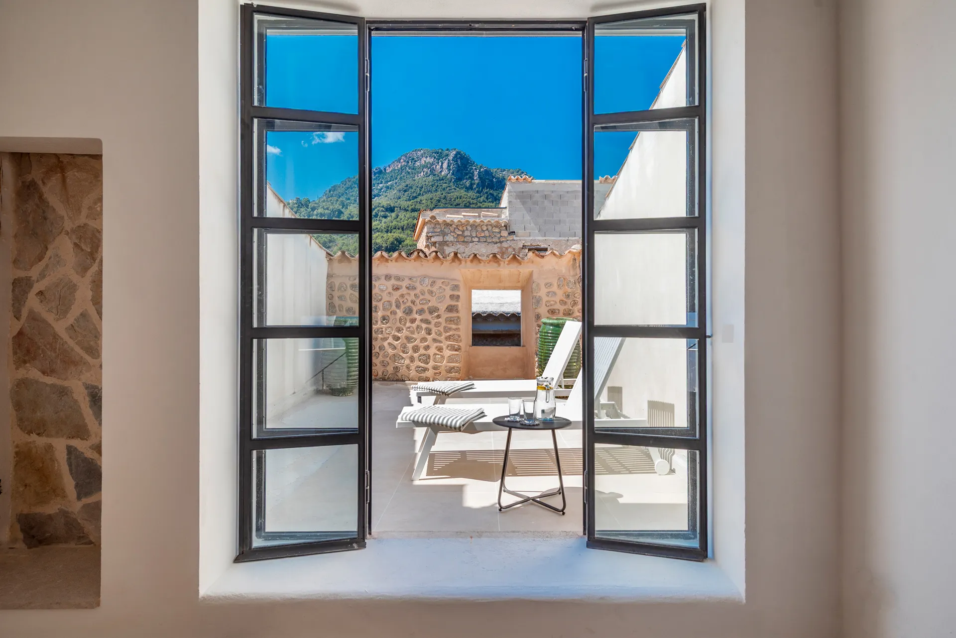 Karakteristiek herenhuis in het hart van Soller-1