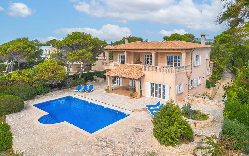 Ekskluzywna nieruchomość w pierwszej linii brzegowej z licencją na wynajem