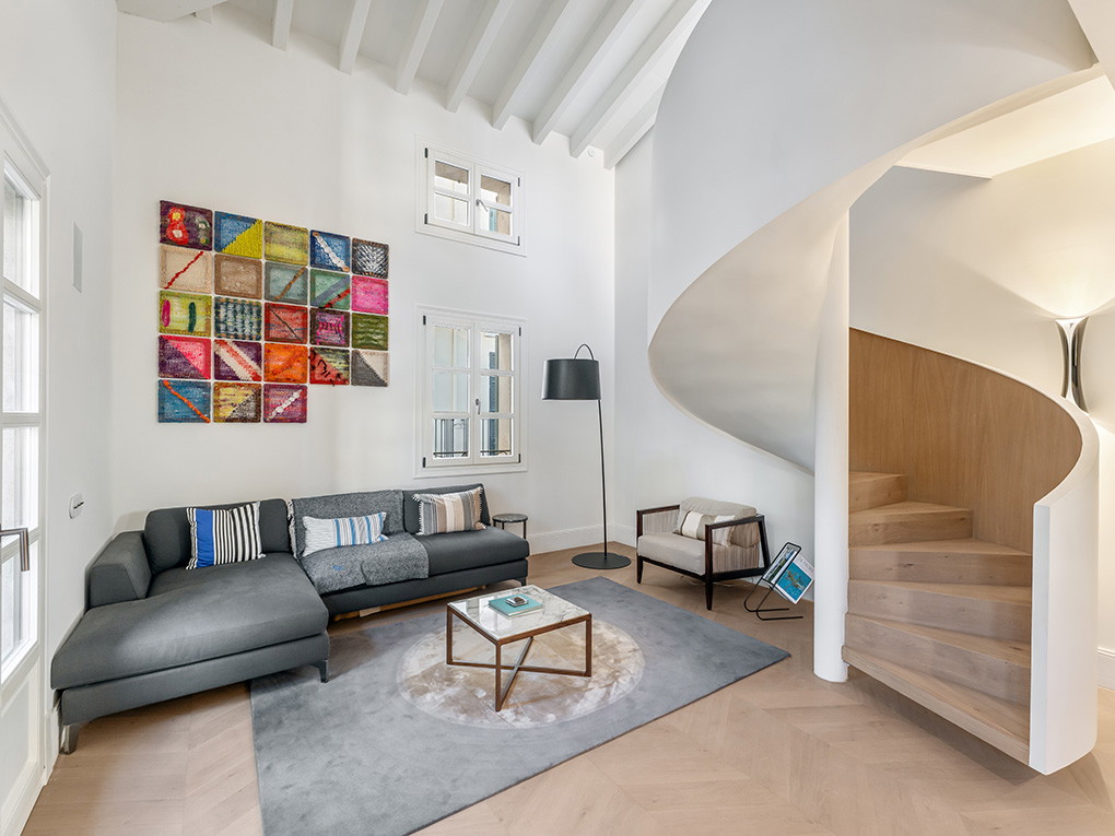 Elegante vivienda con terraza soleada y garaje