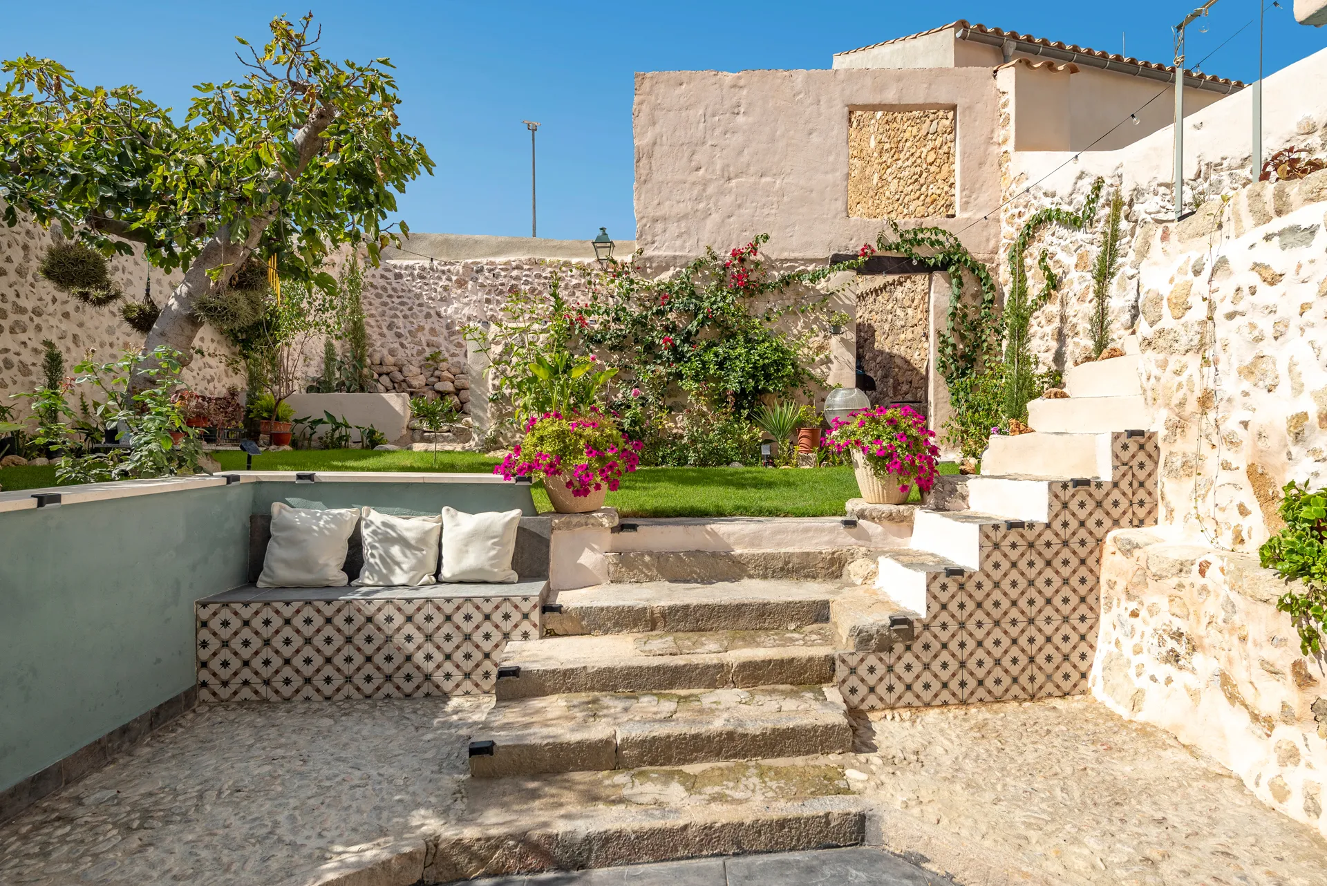 Casa de pueblo con vistas de ensueño en el centro de Campanet-1