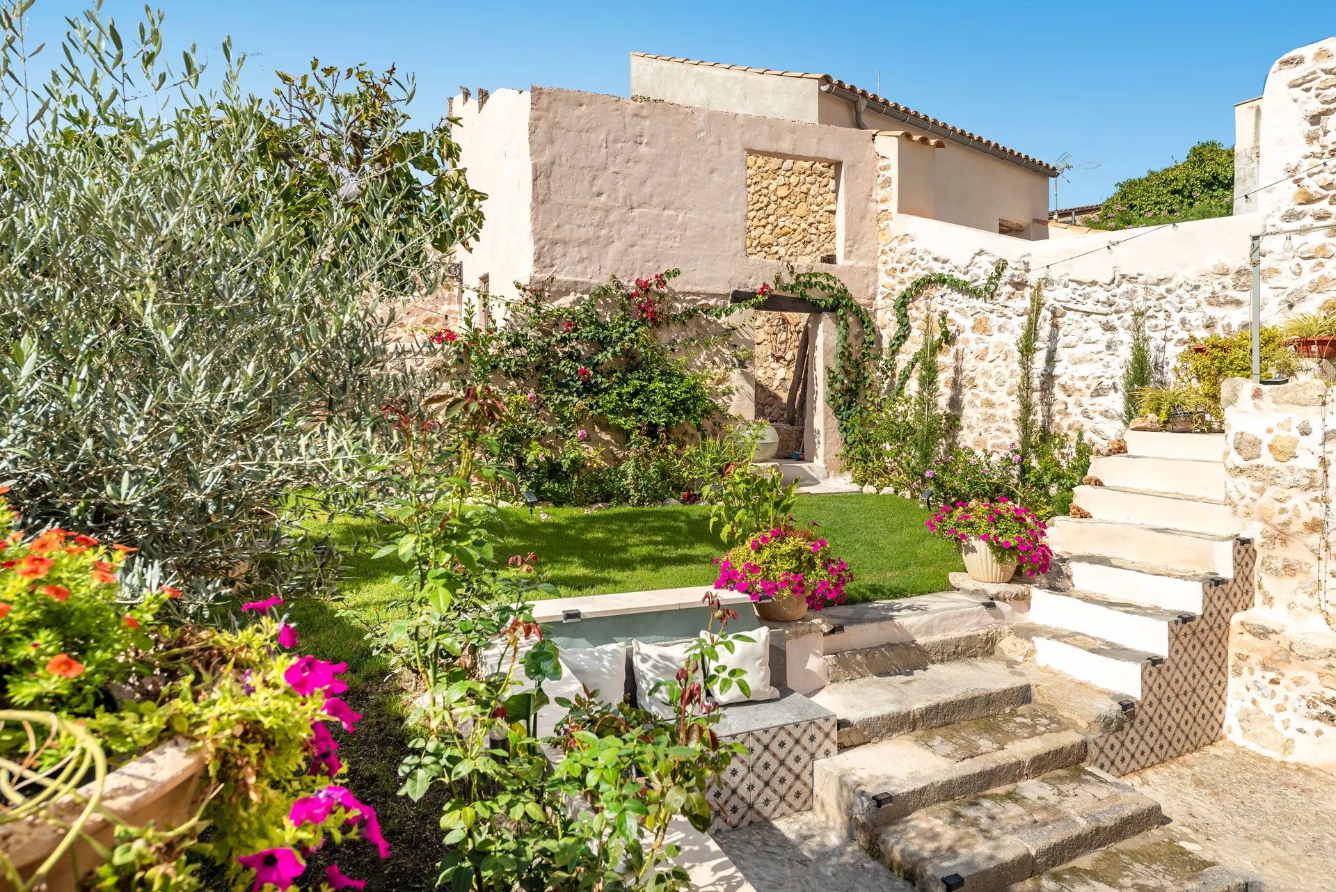 Dorpshuis met Mallorcaanse charme: Een mediterraan paradijs met fantastisch uitzicht in het hart van Campanet-12