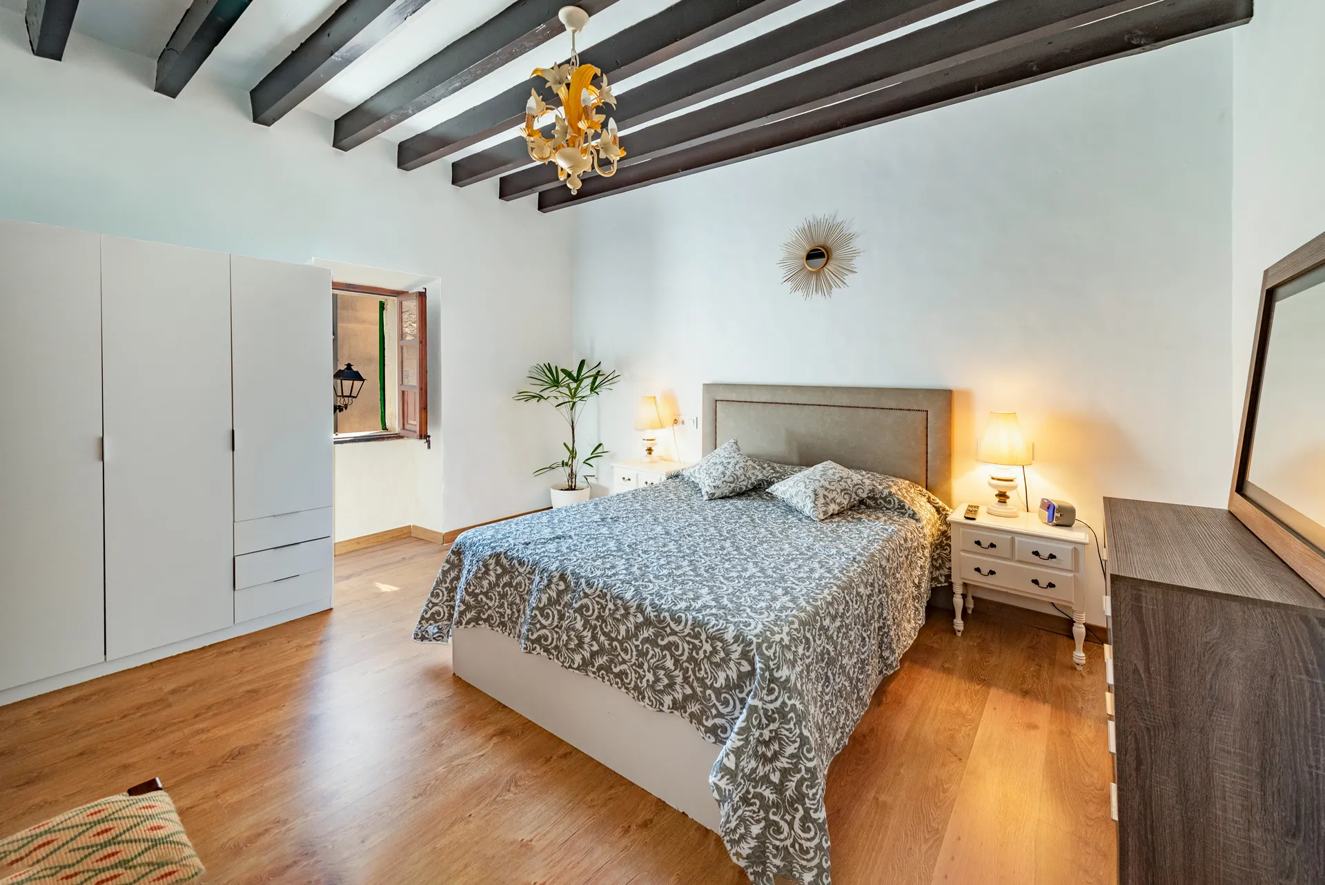 Dorpshuis met Mallorcaanse charme: Een mediterraan paradijs met fantastisch uitzicht in het hart van Campanet-8