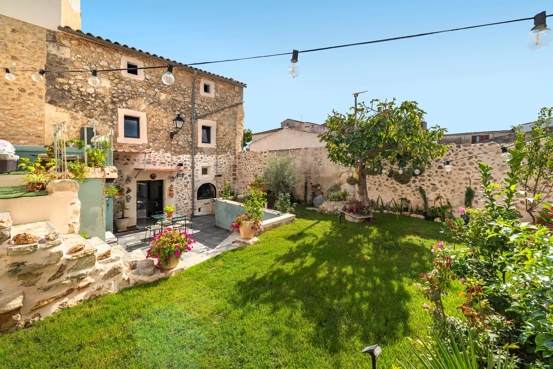 Dorpshuis met Mallorcaanse charme: Een mediterraan paradijs met fantastisch uitzicht in het hart van Campanet-13