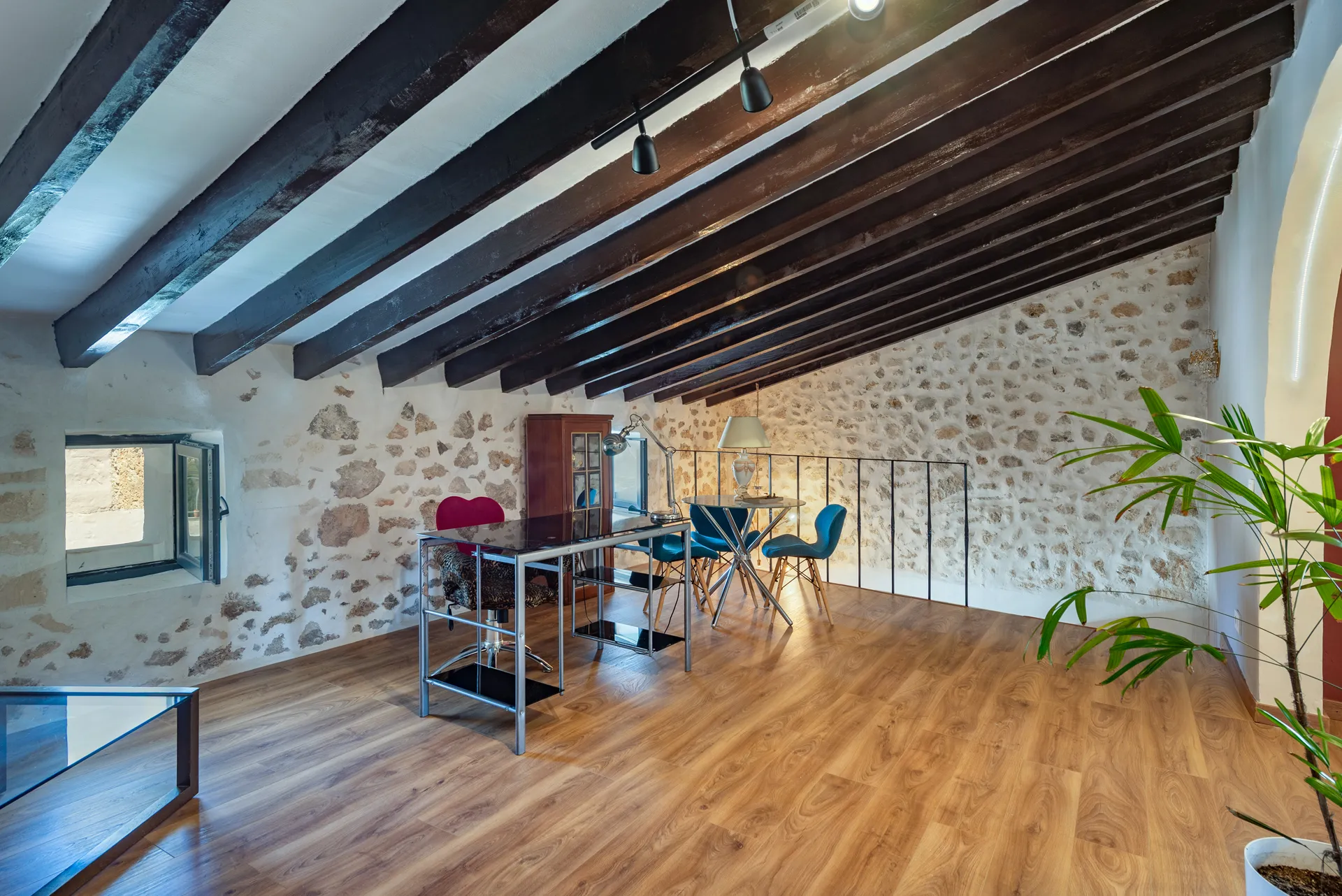 Dorpshuis met Mallorcaanse charme: Een mediterraan paradijs met fantastisch uitzicht in het hart van Campanet-18