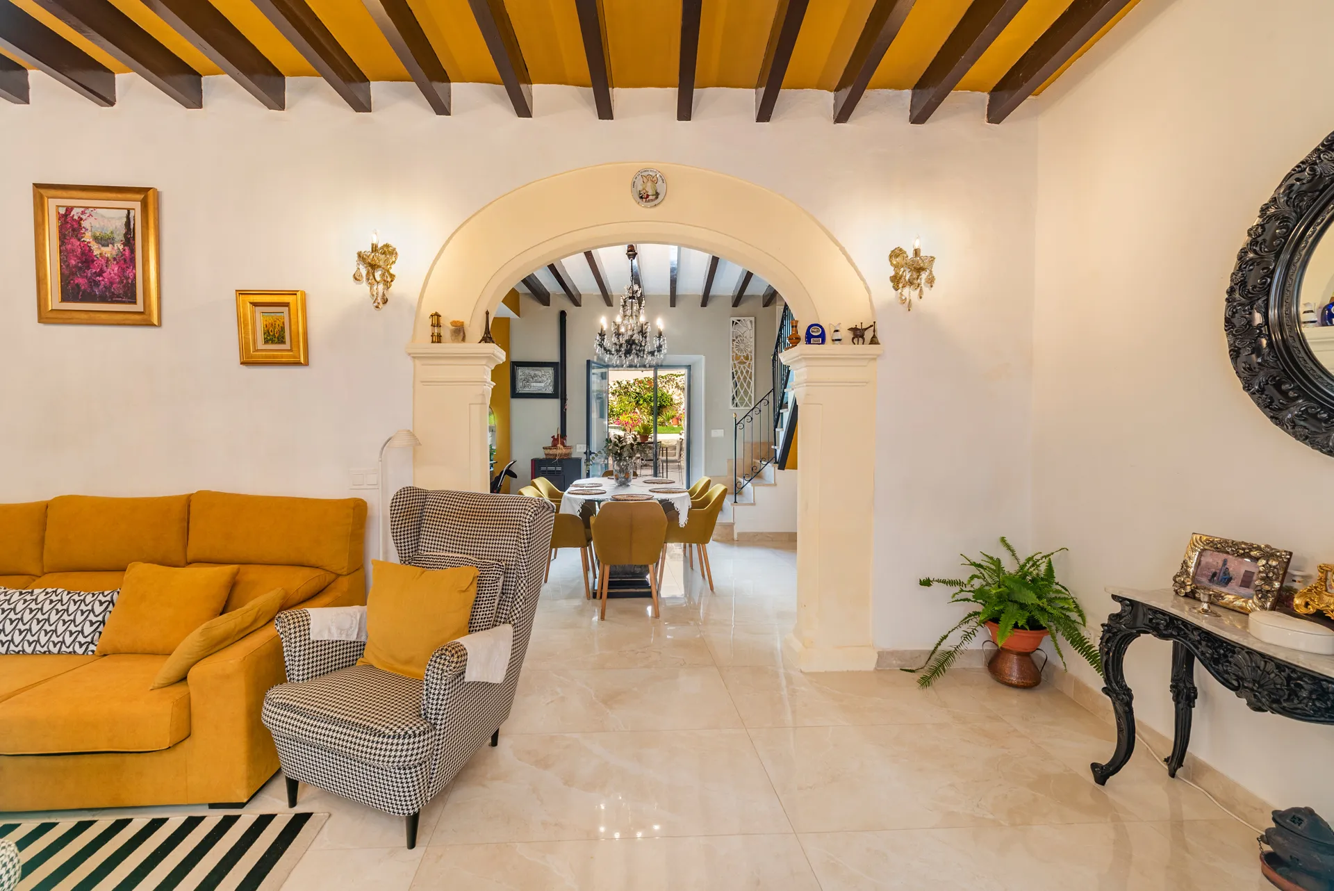 Dorpshuis met Mallorcaanse charme: Een mediterraan paradijs met fantastisch uitzicht in het hart van Campanet-14