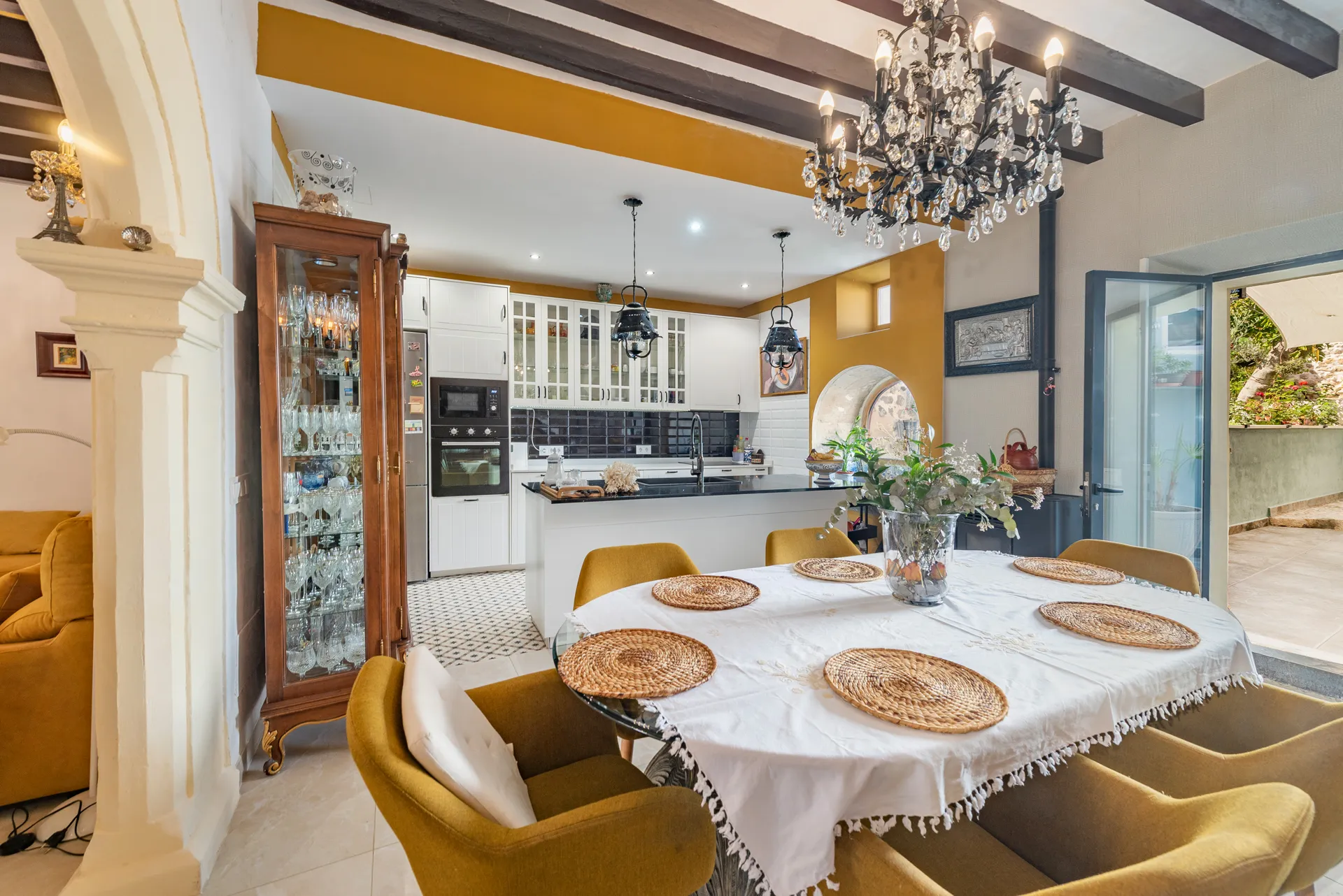 Dorpshuis met Mallorcaanse charme: Een mediterraan paradijs met fantastisch uitzicht in het hart van Campanet-15