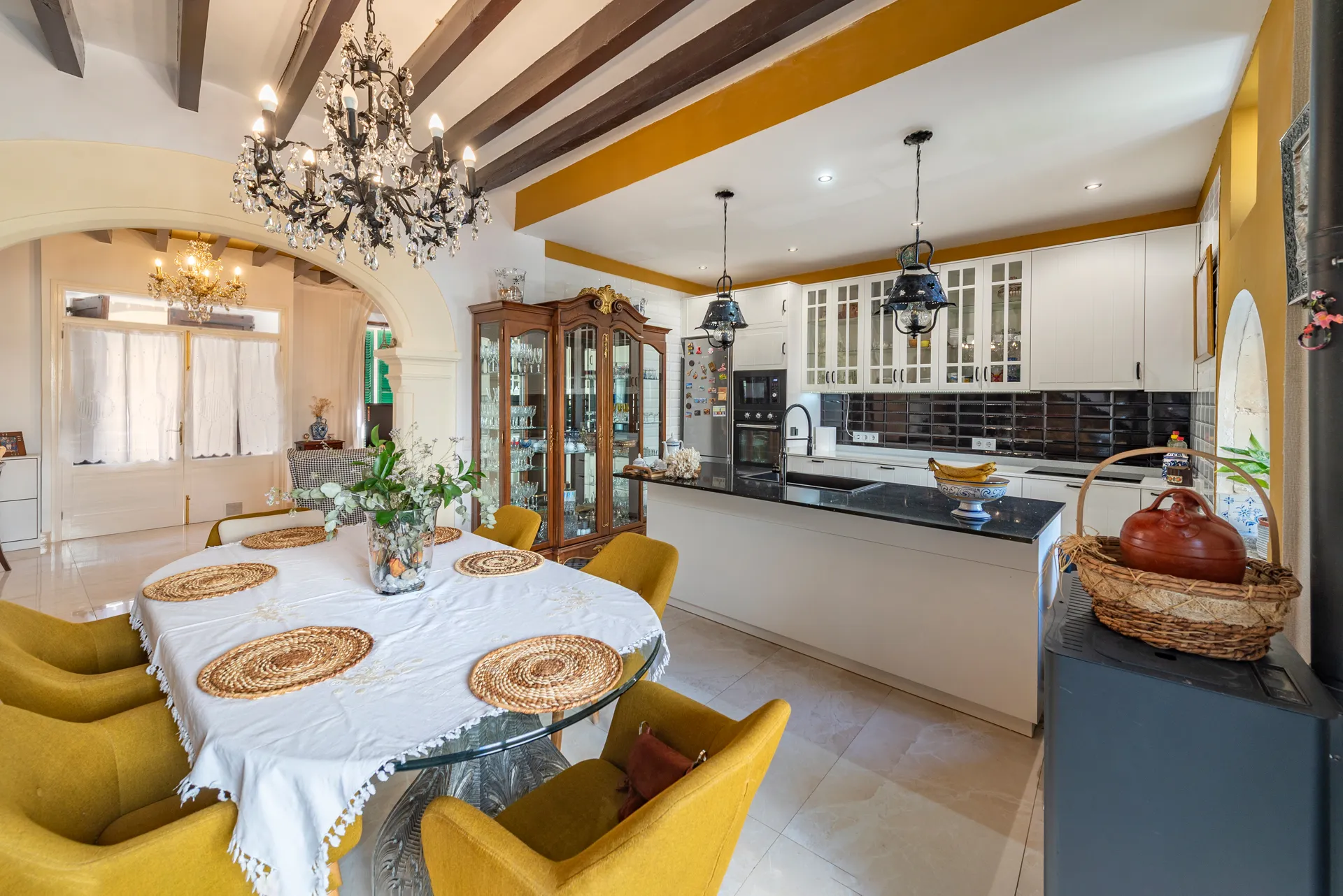 Dorpshuis met Mallorcaanse charme: Een mediterraan paradijs met fantastisch uitzicht in het hart van Campanet-4