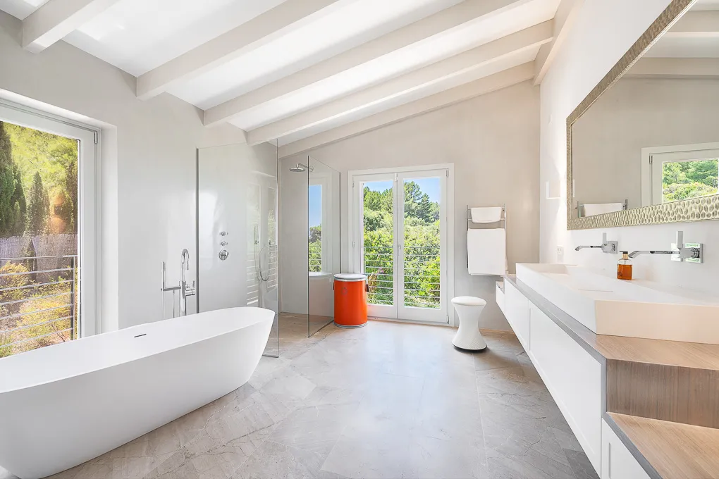 Espaciosa finca con fantásticas vistas al mar-13