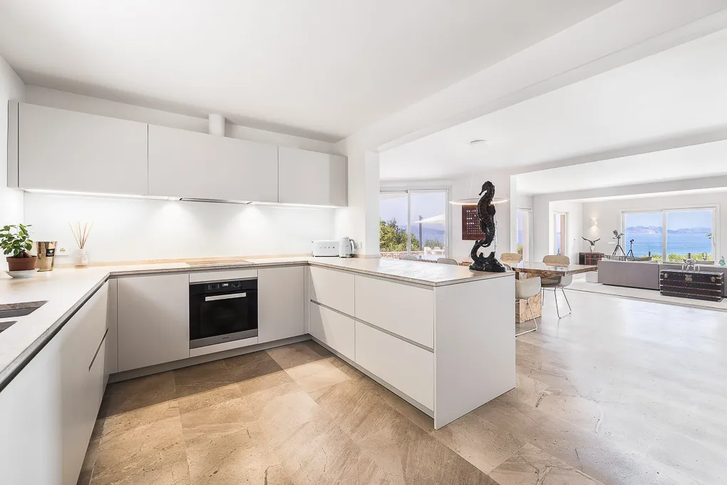 Espaciosa finca con fantásticas vistas al mar-8