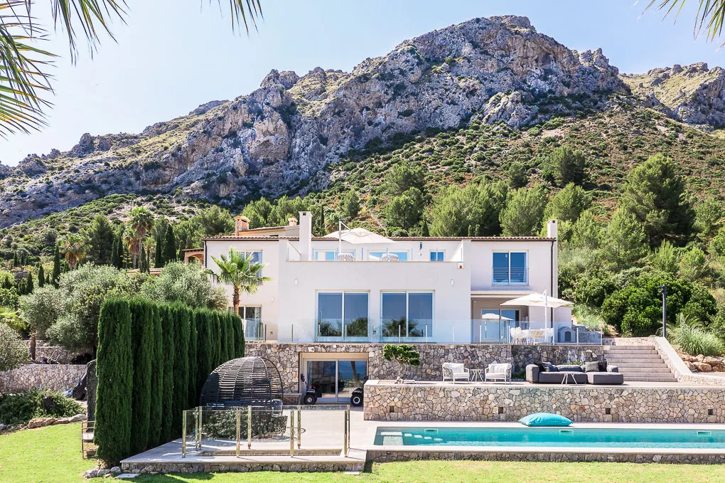 Espaciosa finca con fantásticas vistas al mar-17