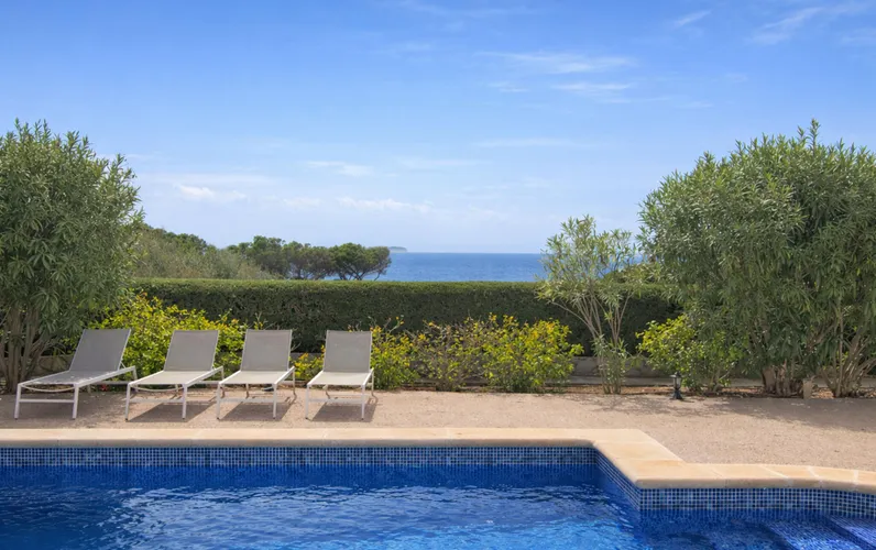 Villa met zeezicht en ETV-licentie in Cala Pi