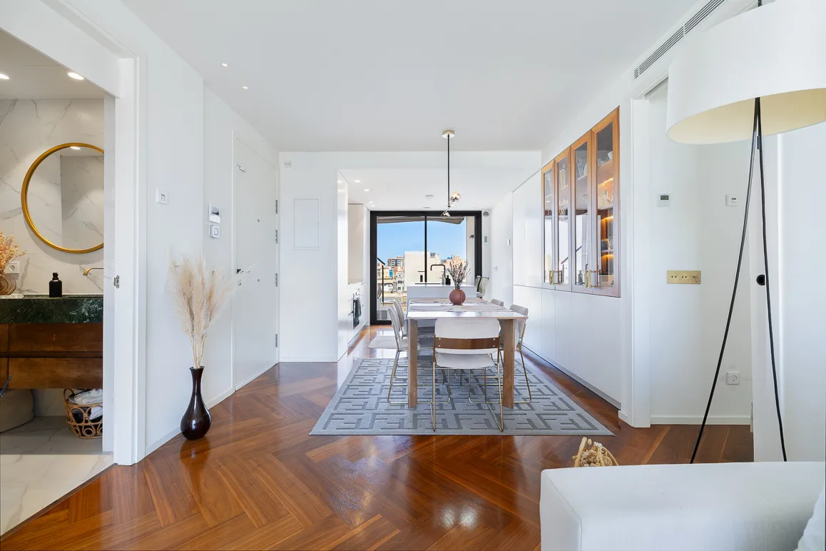 Nowoczesny penthouse z tarasem i prywatnym basenem - Foners-6