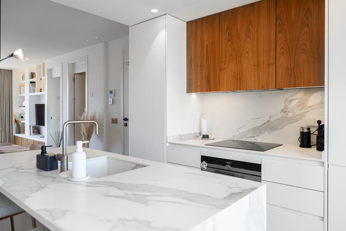 Nowoczesny penthouse z tarasem i prywatnym basenem - Foners-8