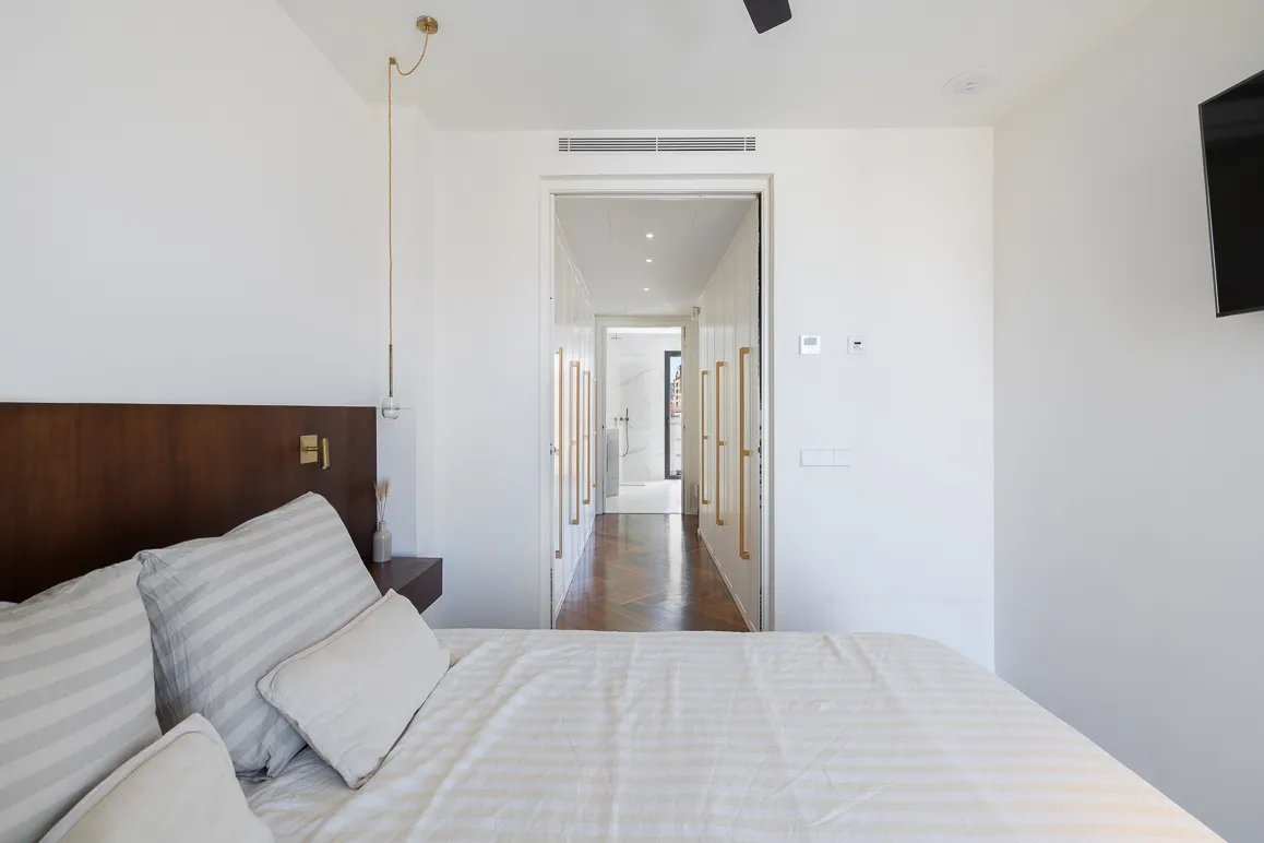 Nowoczesny penthouse z tarasem i prywatnym basenem - Foners-11