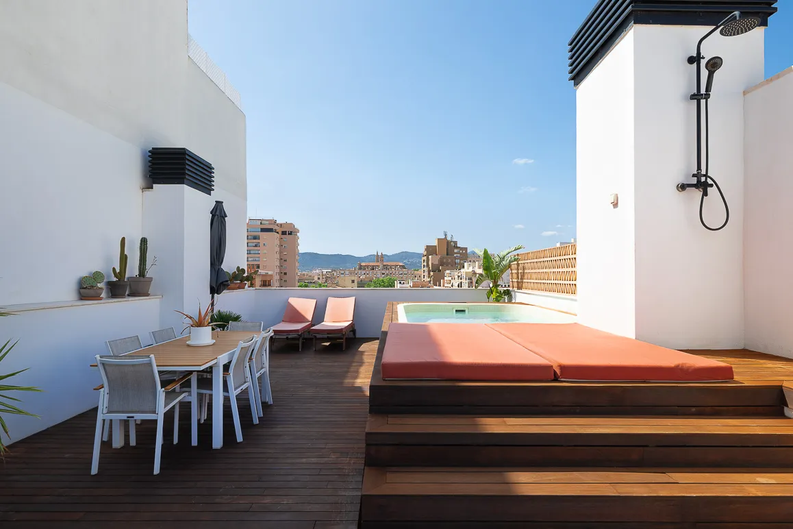 Modernes Penthouse mit Terrasse und privatem Pool - Foners-15