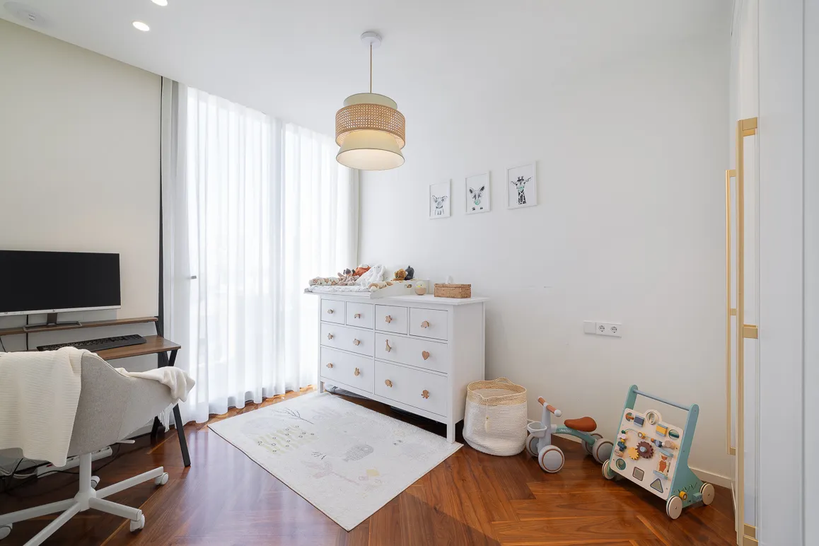 Nowoczesny penthouse z tarasem i prywatnym basenem - Foners-13