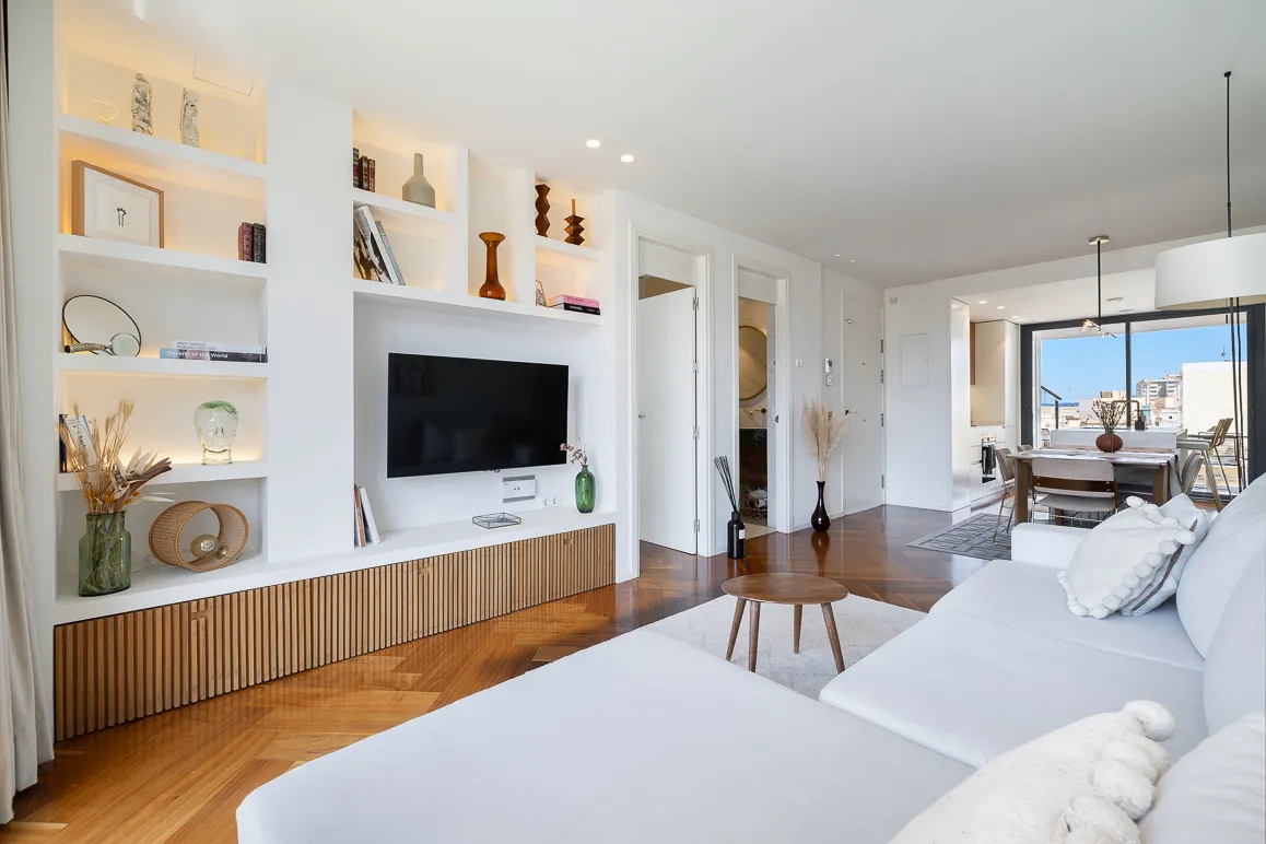 Nowoczesny penthouse z tarasem i prywatnym basenem - Foners-4