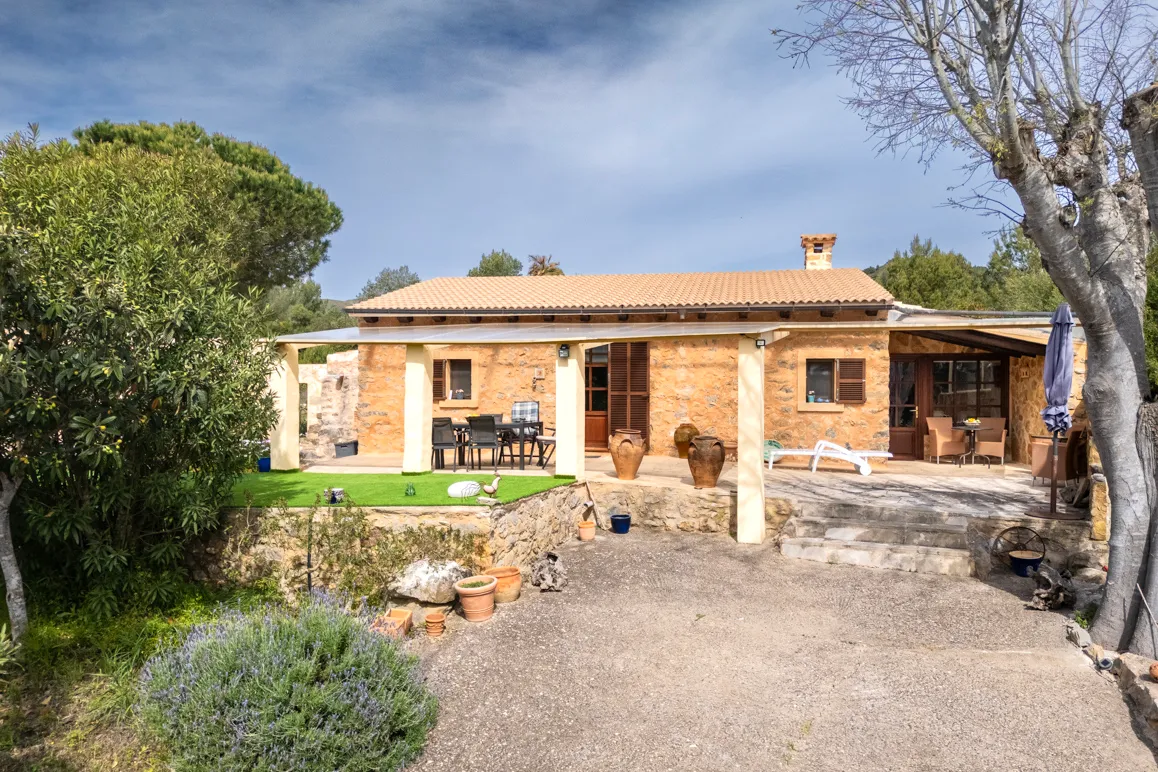 Mallorcaanse finca met vloerverwarming en gastenappartement-1