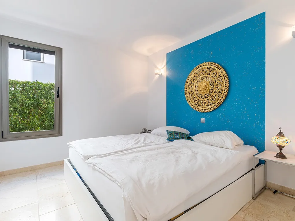 Frontline Apartment with sea views-12