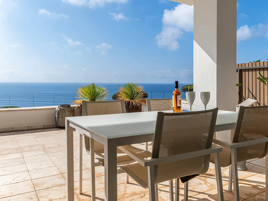 Apartamento con vistas en 1ª línea de mar-5