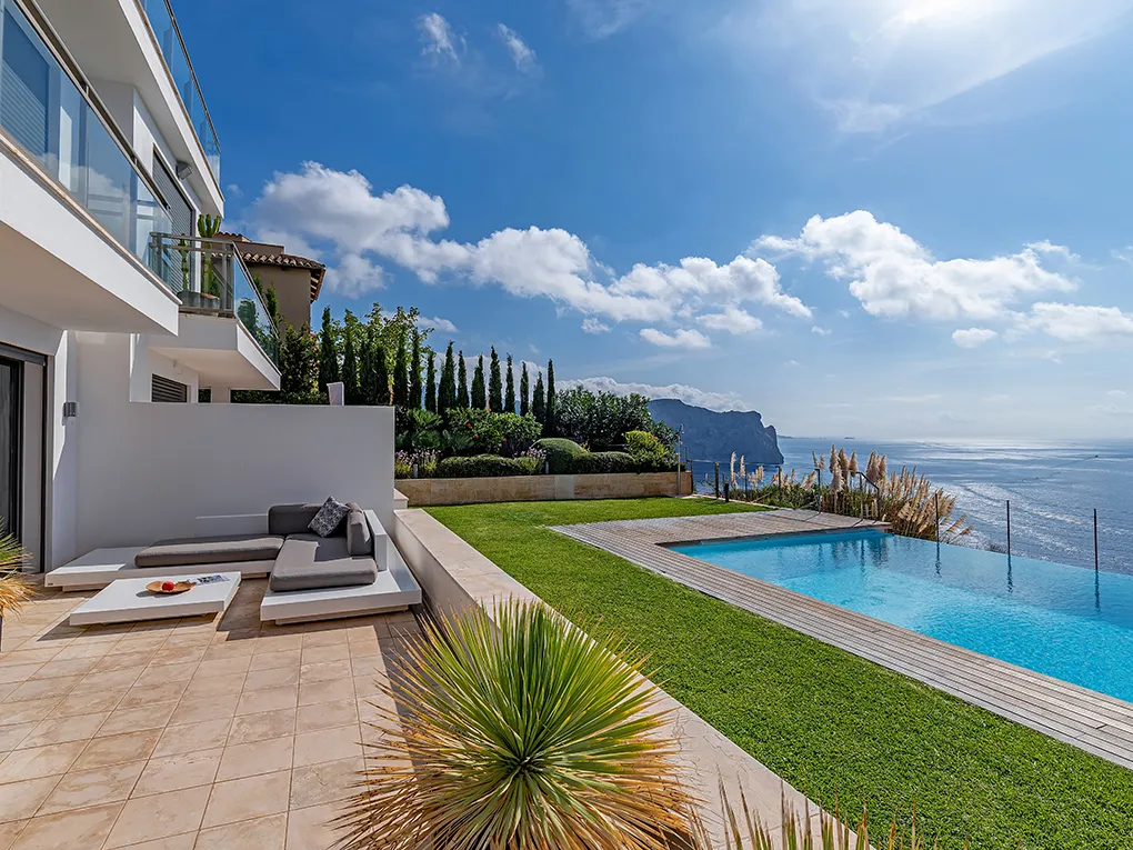 Apartamento con vistas en 1ª línea de mar-1