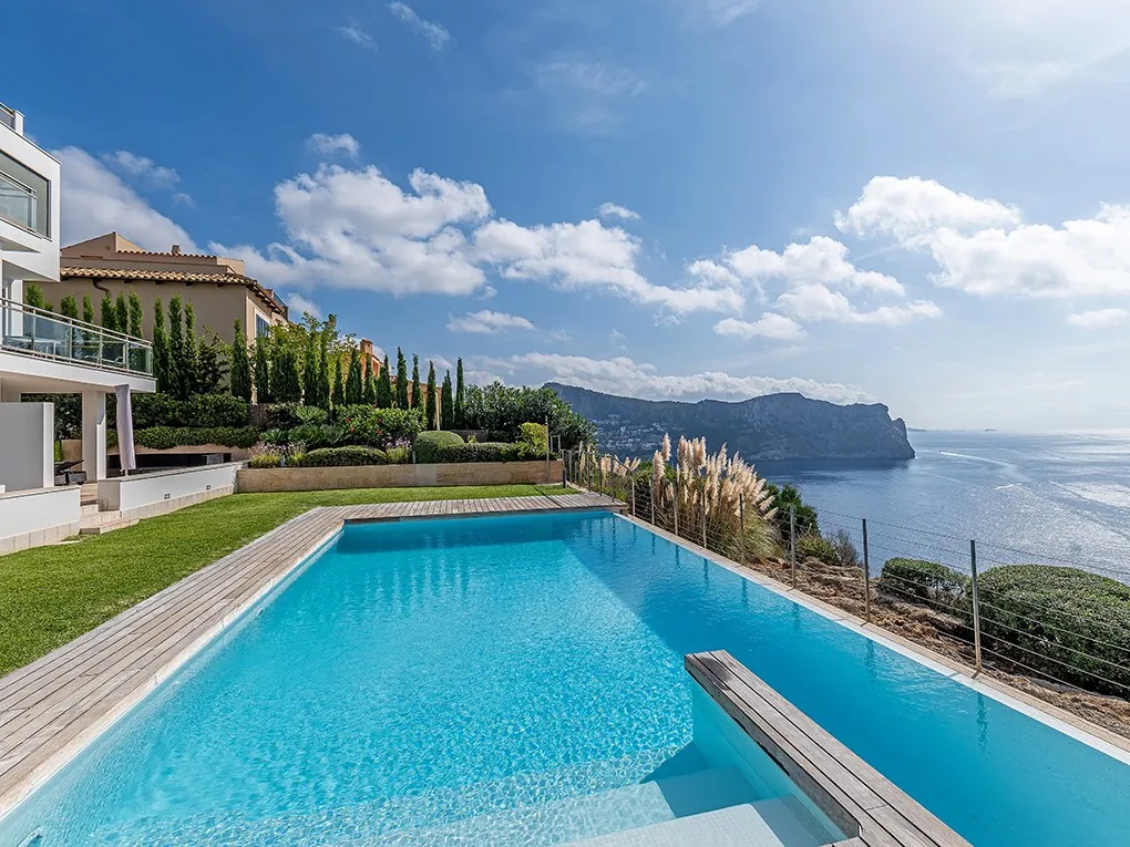 Frontline Apartment with sea views-15