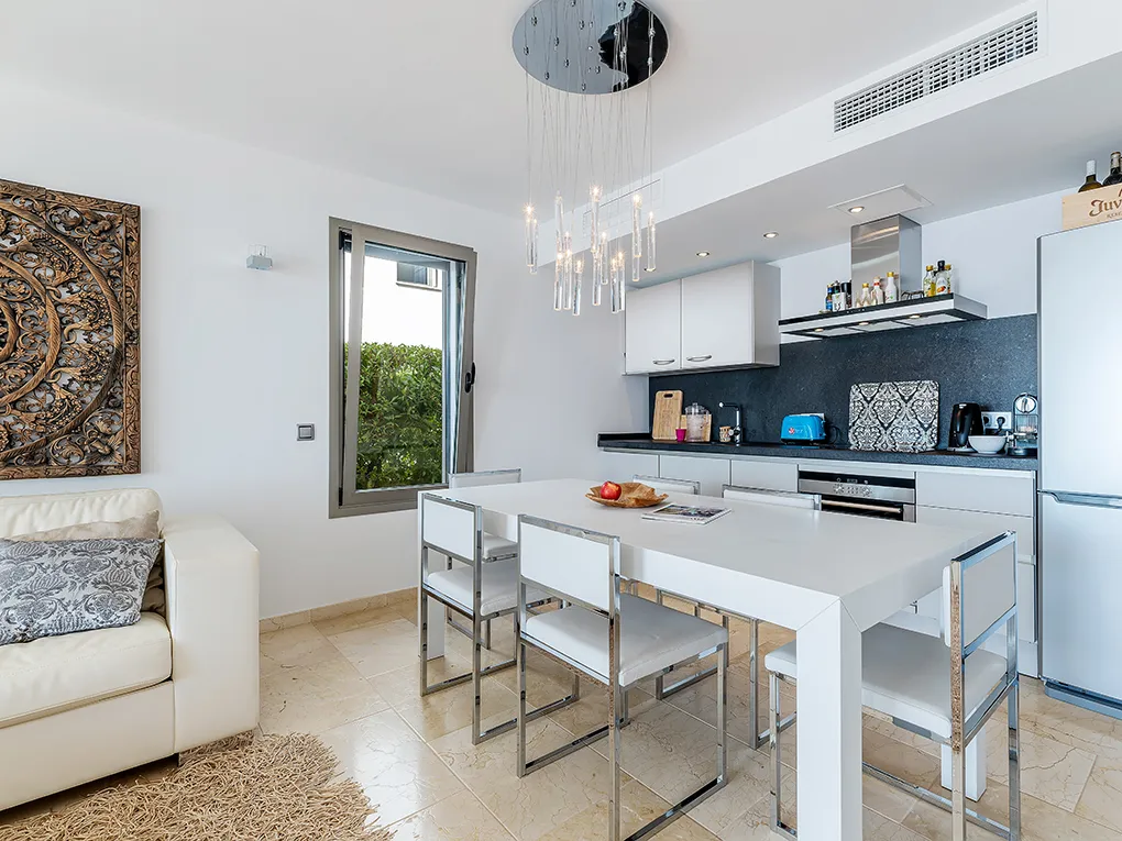 Apartamento con vistas en 1ª línea de mar-4