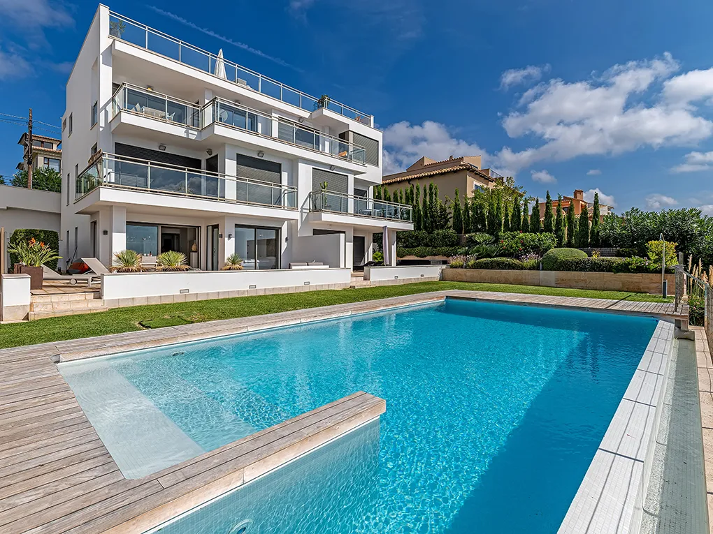 Frontline Apartment with sea views-2