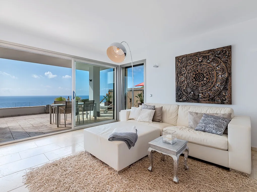 Frontline Apartment with sea views-11
