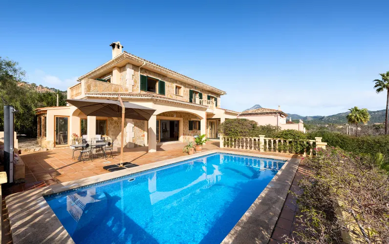 Charming finca with panoramic views in a quiet residential area