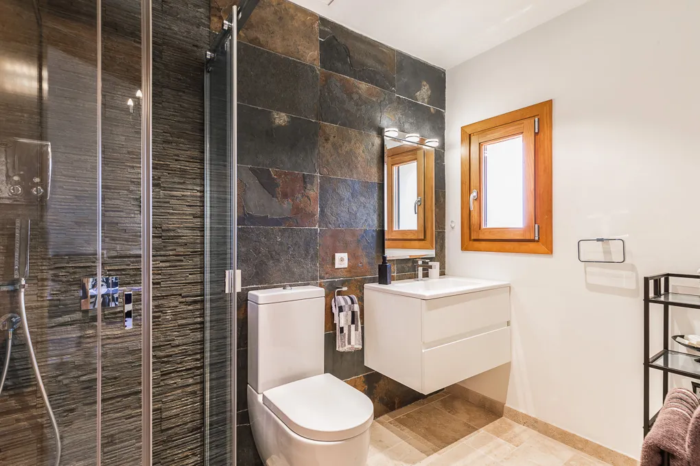 Landsted med egen vinproduktion-13