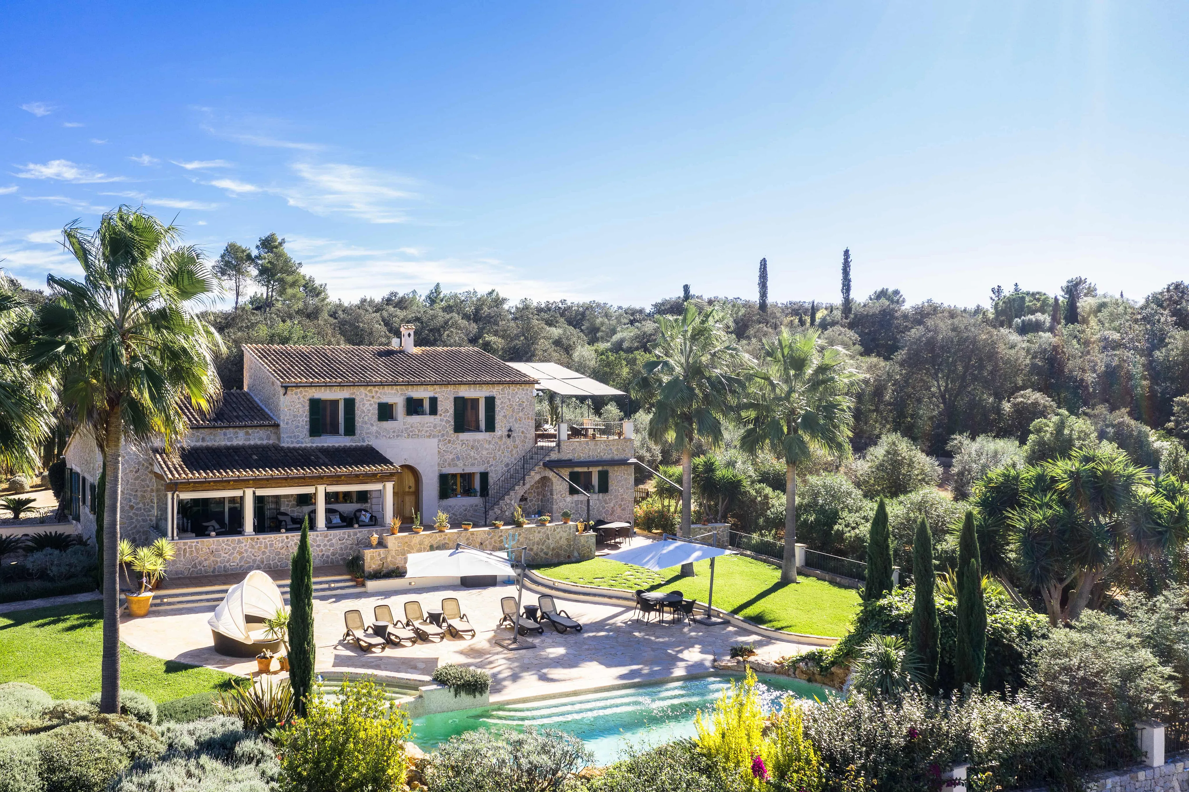 Landsted med egen vinproduktion-17