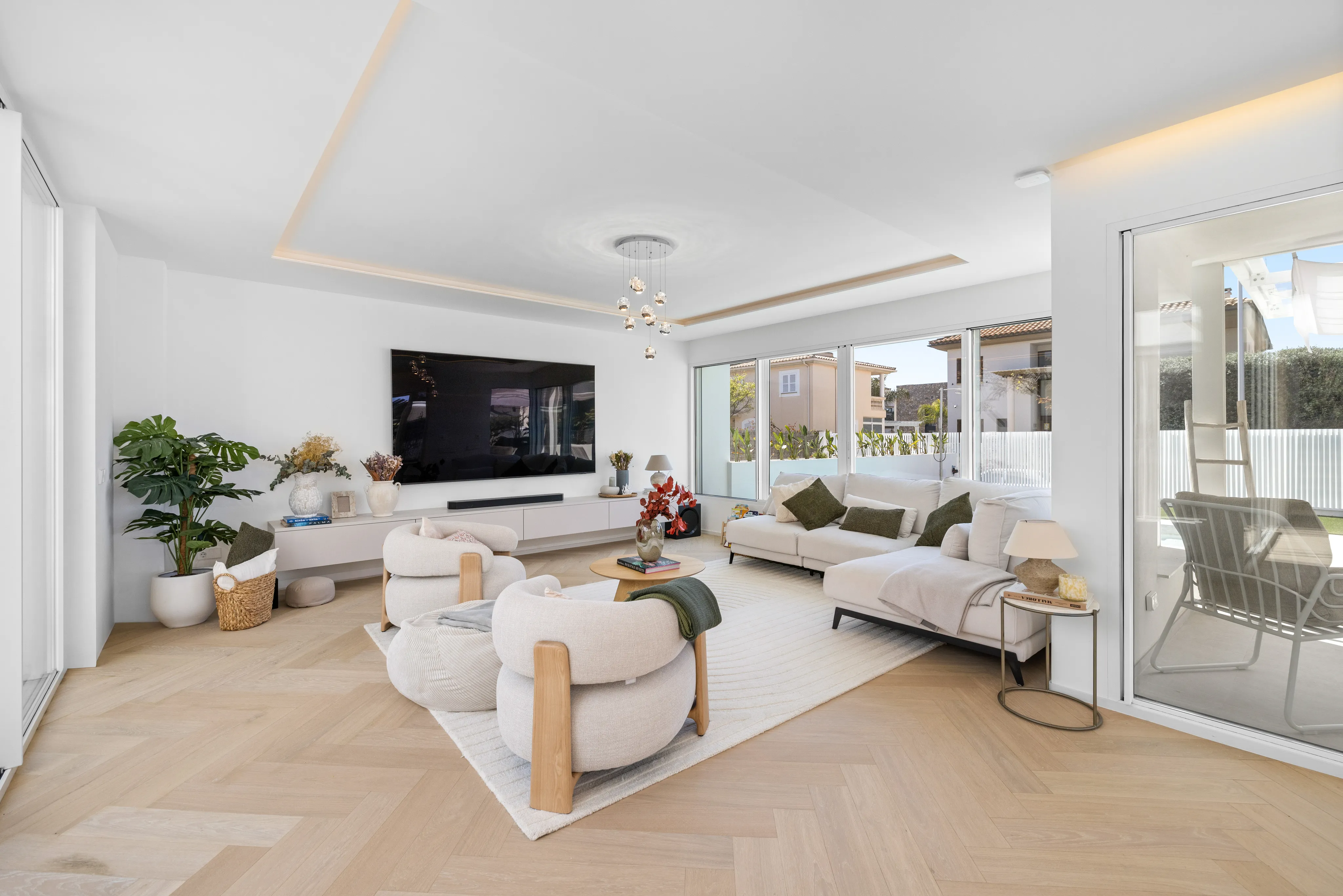 Exklusive, vollständig renovierte Villa im mediterranen Stil mit Pool und großzügigen Wohnbereichen-4