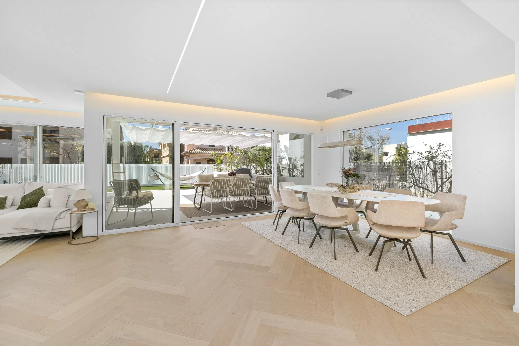 Villa exclusive de style méditerranéen entièrement rénovée avec piscine et grands espaces de vie-5