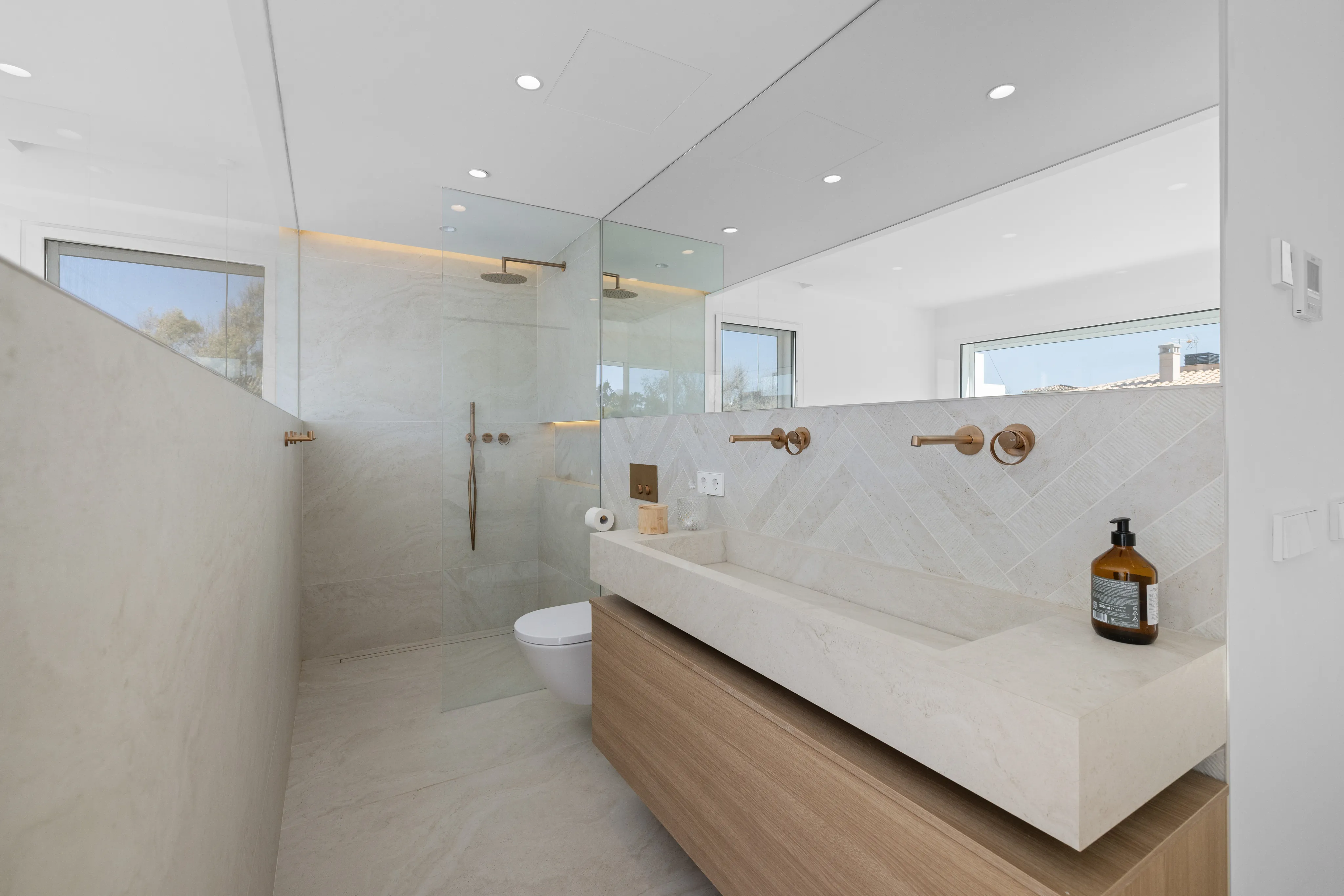 Exklusive, vollständig renovierte Villa im mediterranen Stil mit Pool und großzügigen Wohnbereichen-8