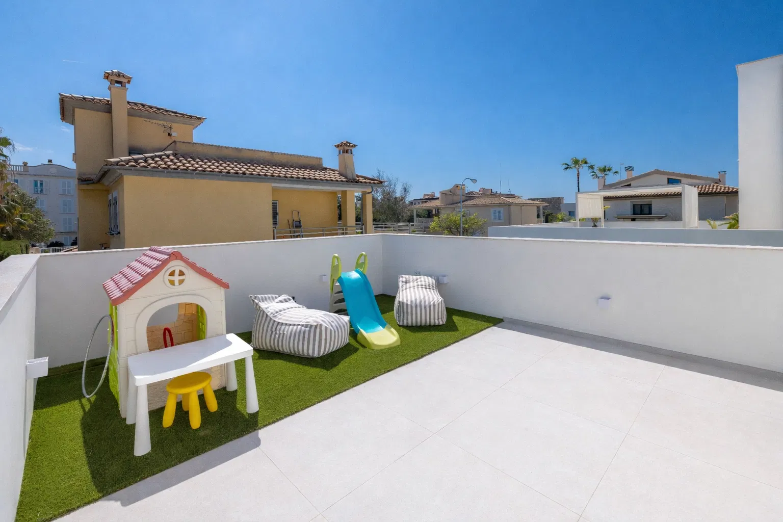 Villa exclusive de style méditerranéen entièrement rénovée avec piscine et grands espaces de vie-19
