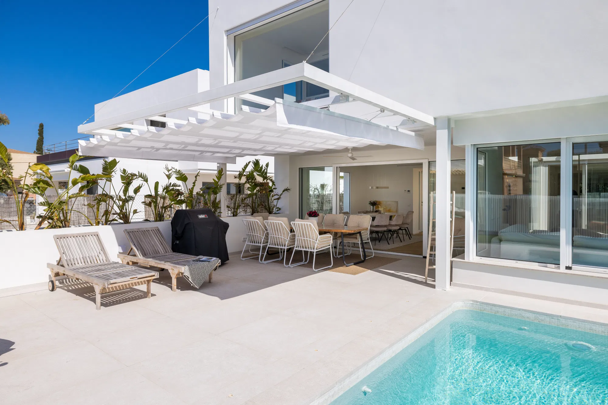 Villa exclusive de style méditerranéen entièrement rénovée avec piscine et grands espaces de vie-18