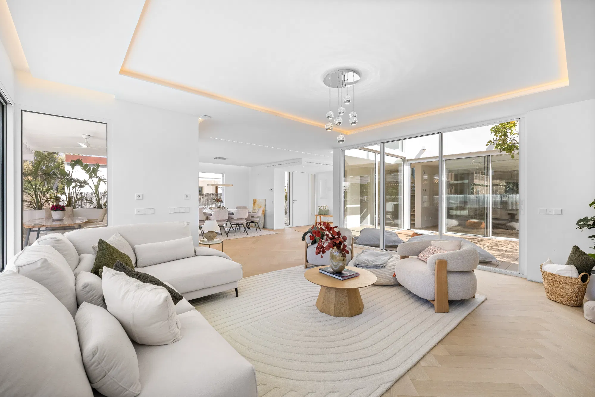 Villa exclusive de style méditerranéen entièrement rénovée avec piscine et grands espaces de vie-9