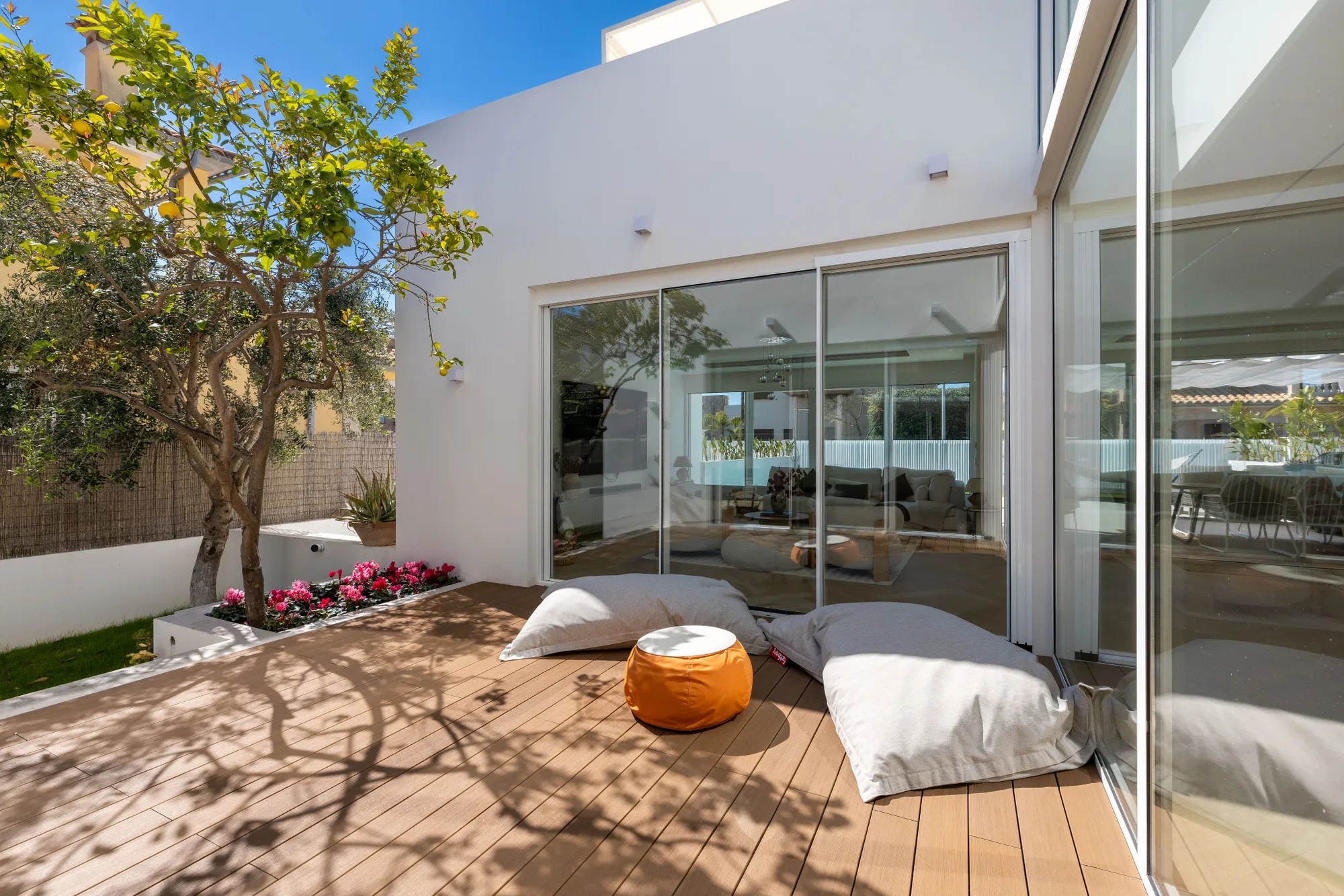 Villa exclusive de style méditerranéen entièrement rénovée avec piscine et grands espaces de vie-15