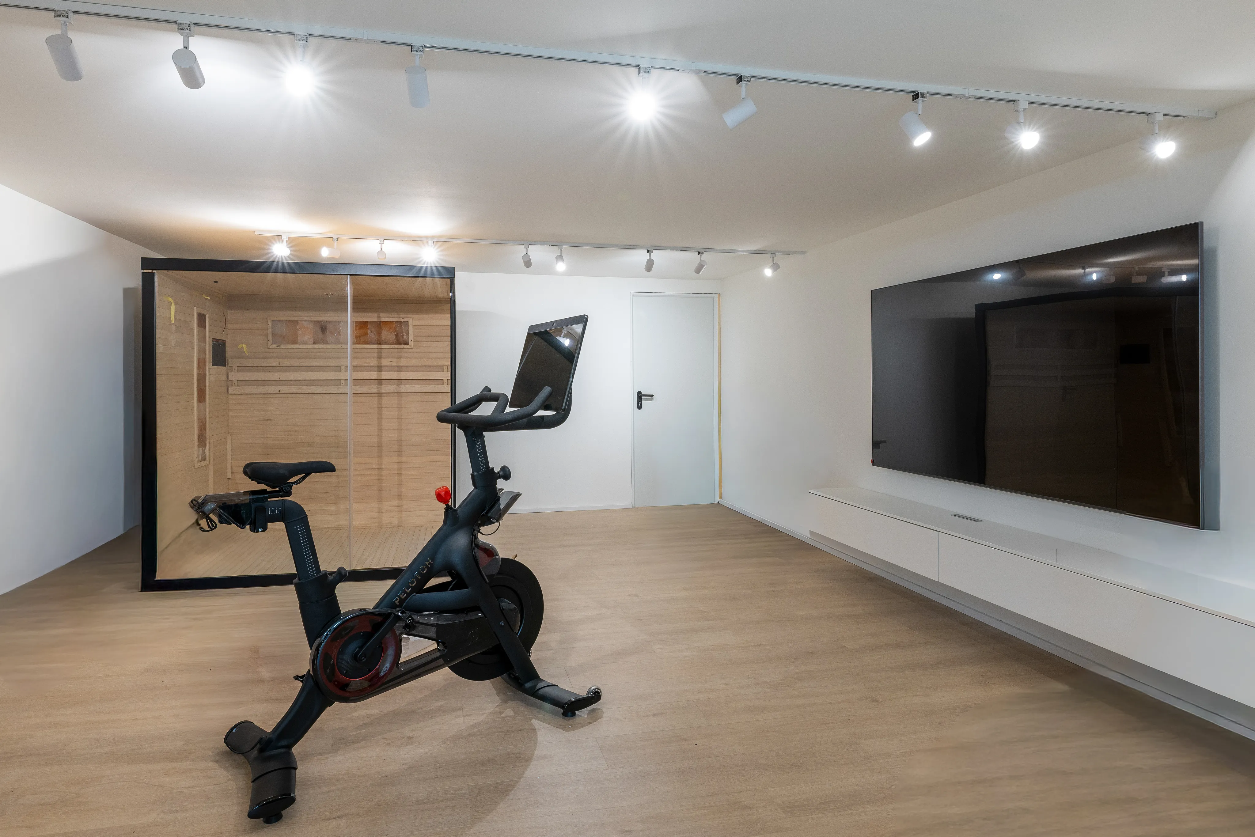 Exklusive, vollständig renovierte Villa im mediterranen Stil mit Pool und großzügigen Wohnbereichen-22