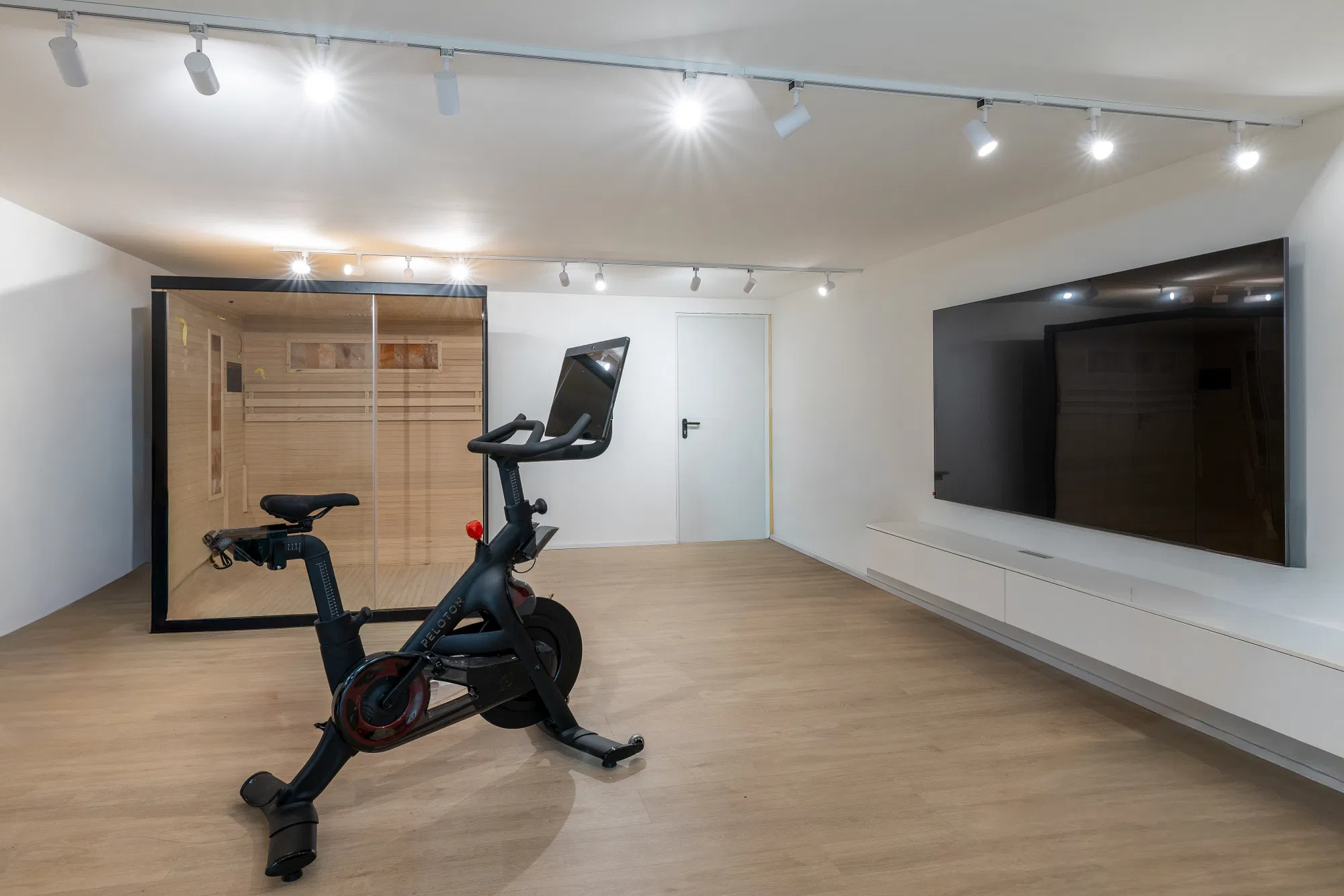 Villa exclusive de style méditerranéen entièrement rénovée avec piscine et grands espaces de vie-22